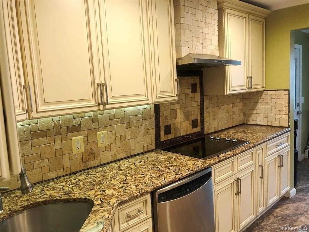 563 Albemarle Pl - Photo 7 of 35