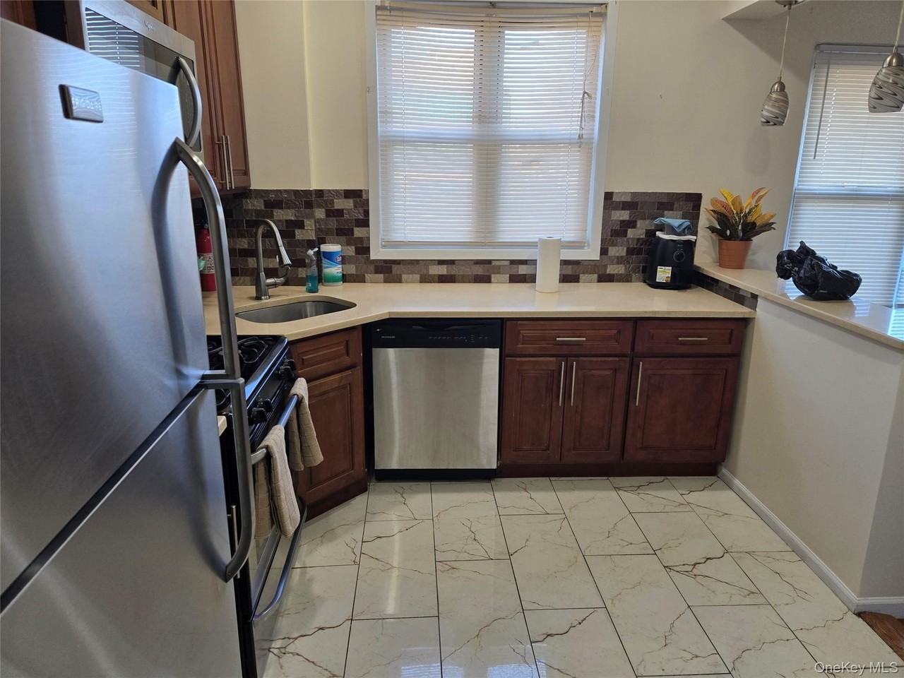 1170 E 95th St Unit 1a #1A - Photo 2 of 8