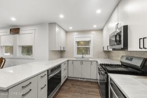 featured image of 741 Lakehurst Ave