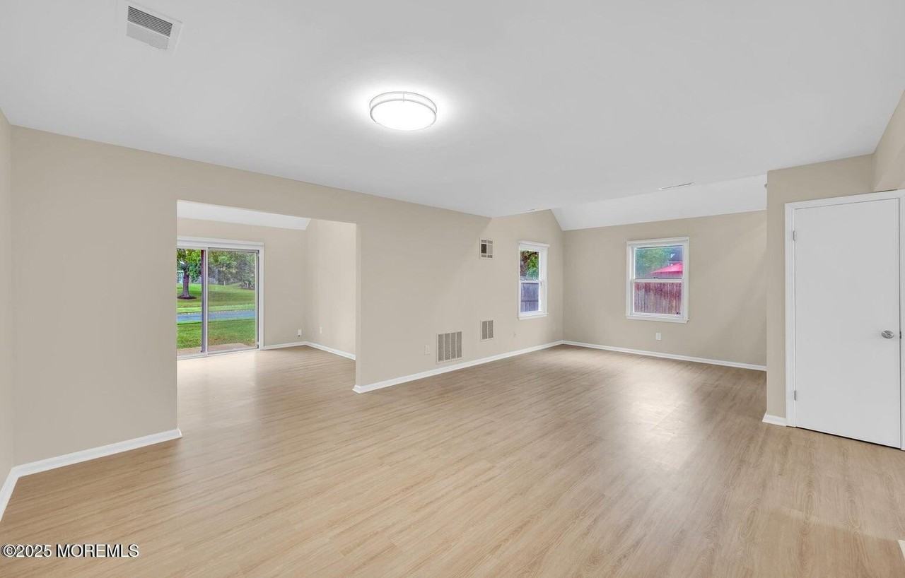 4 Cooper Ct - Photo 4 of 23