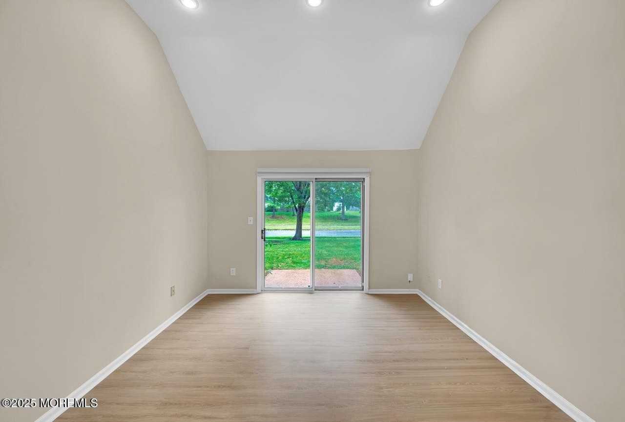 4 Cooper Ct - Photo 7 of 23