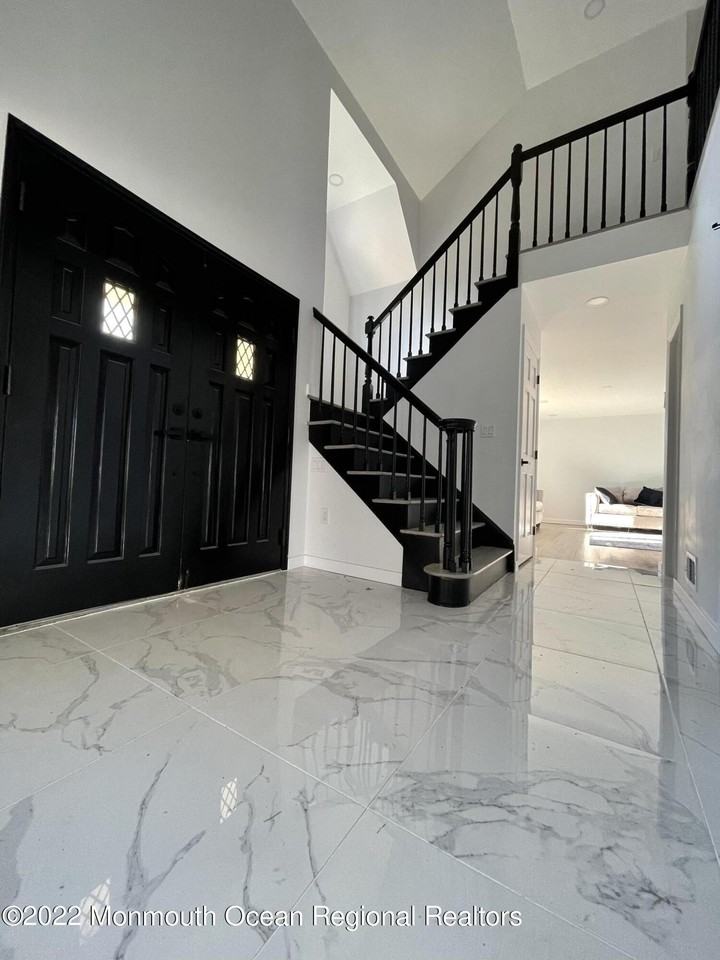 1 Karen Ct - Photo 2 of 32