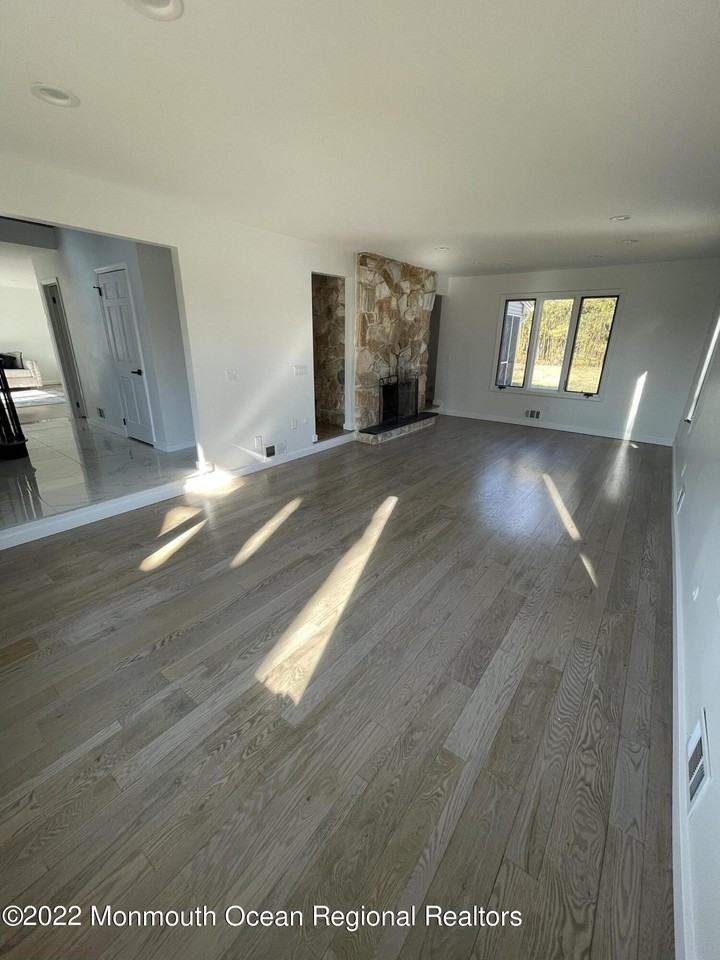 1 Karen Ct - Photo 3 of 32