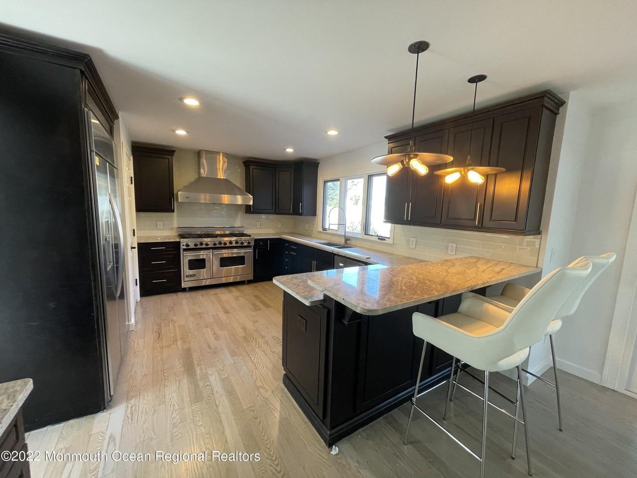 1 Karen Ct - Photo 4 of 32