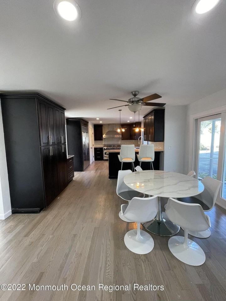 1 Karen Ct - Photo 5 of 32