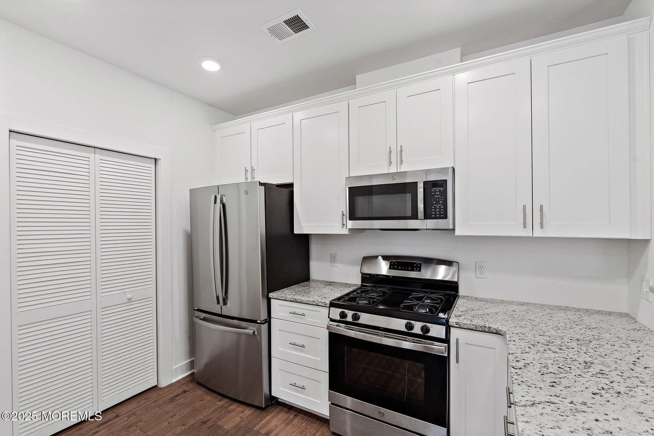 827 Stiller Ln Unit 827 #827 - Photo 5 of 34