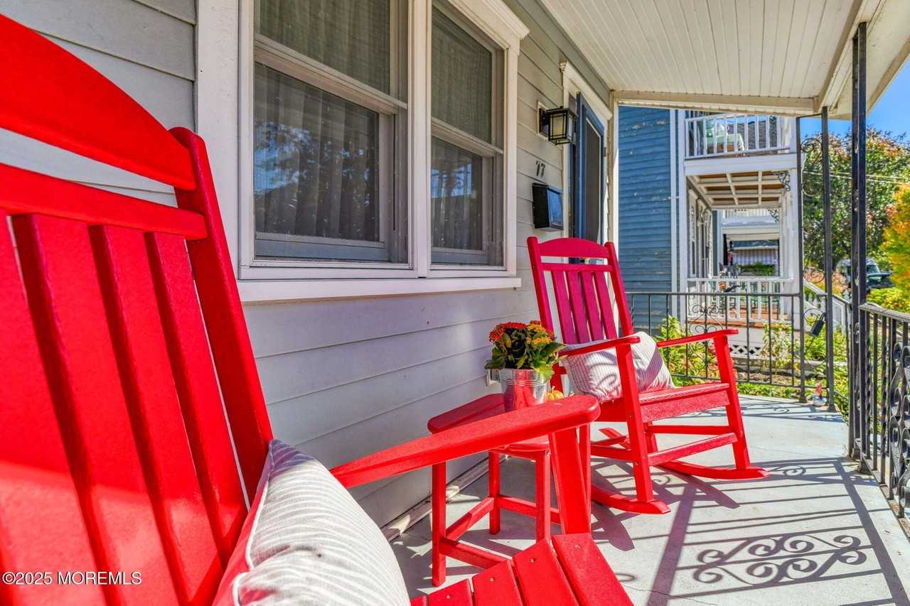 77 Abbott Avenue unit: Front - Photo 4 of 25