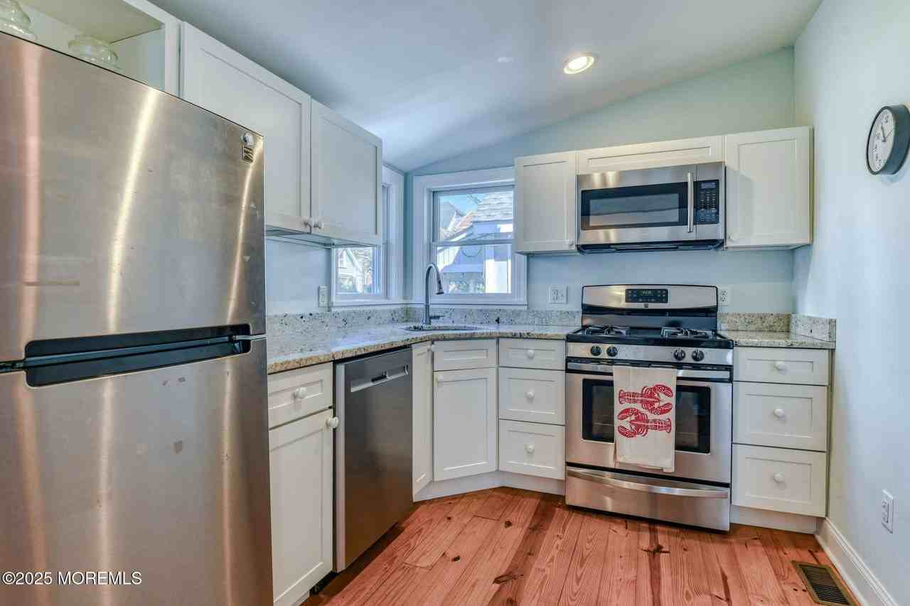 77 Abbott Avenue unit: Front - Photo 7 of 25