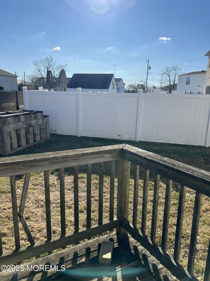 987 Woodgate Ave - Photo 6 of 10