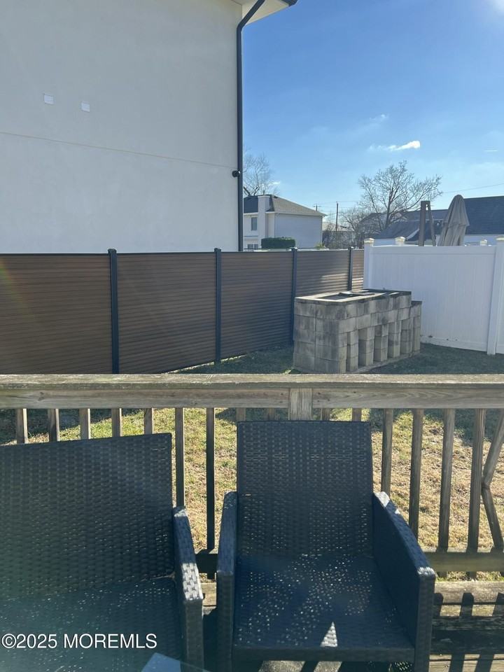 987 Woodgate Ave - Photo 7 of 10