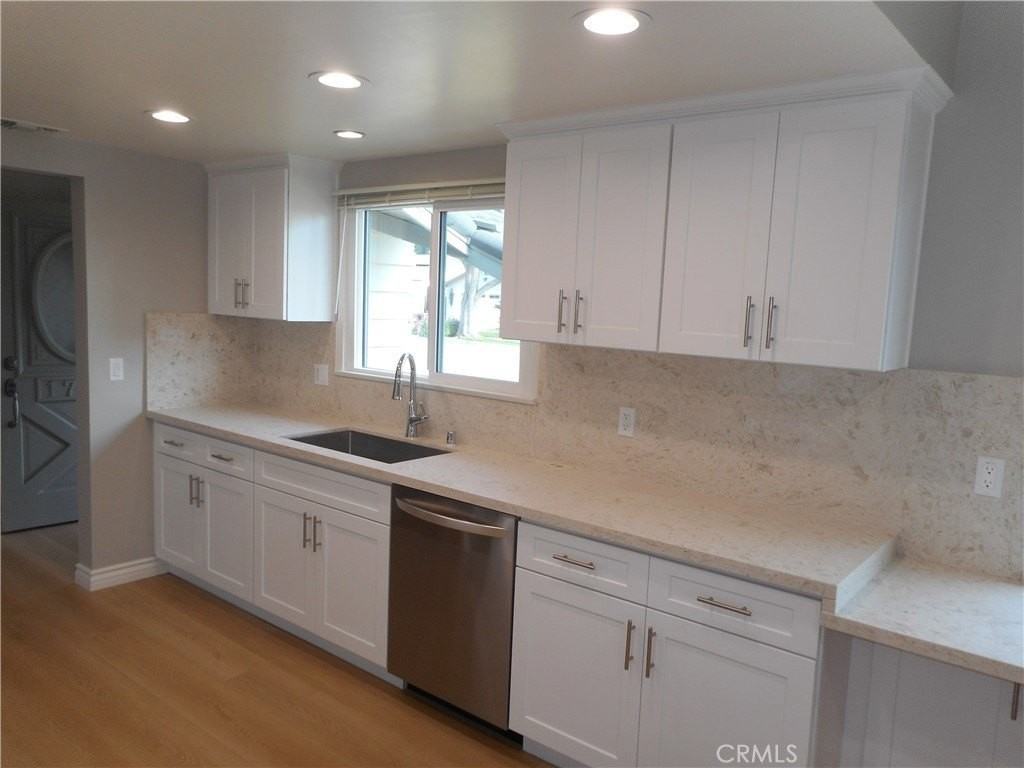 1707 Leafwood Dr - Photo 4 of 50