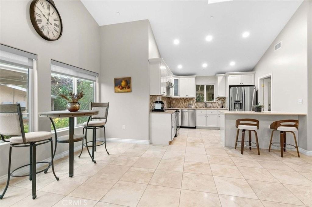 16577 Knollwood 16579 - Photo 7 of 28