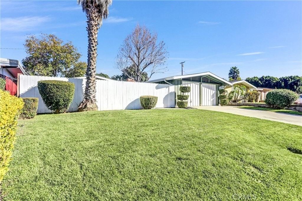 1891 Wright St - Photo 2 of 29