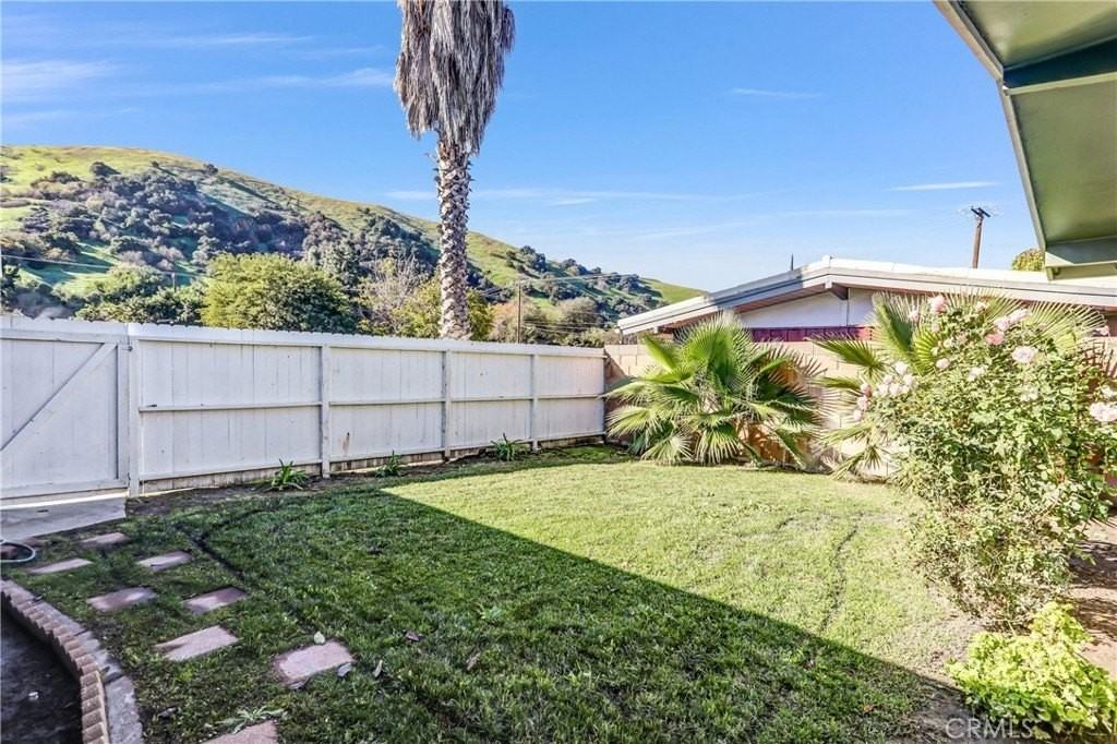 1891 Wright St - Photo 3 of 29