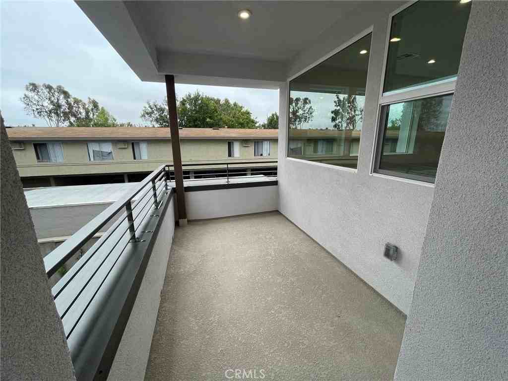 691 S Lyon St - Photo 7 of 17