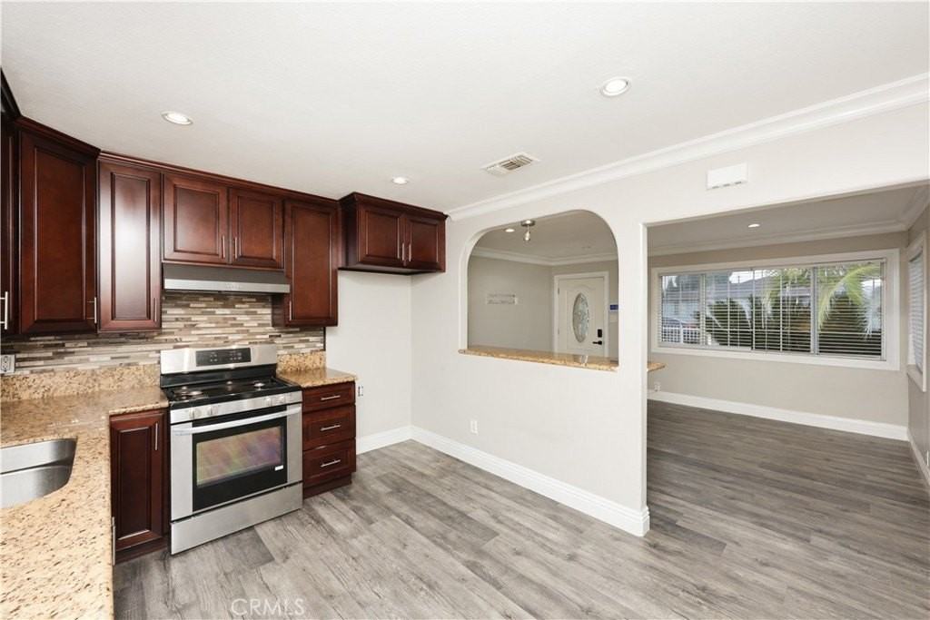 8740 Byers St - Photo 6 of 24