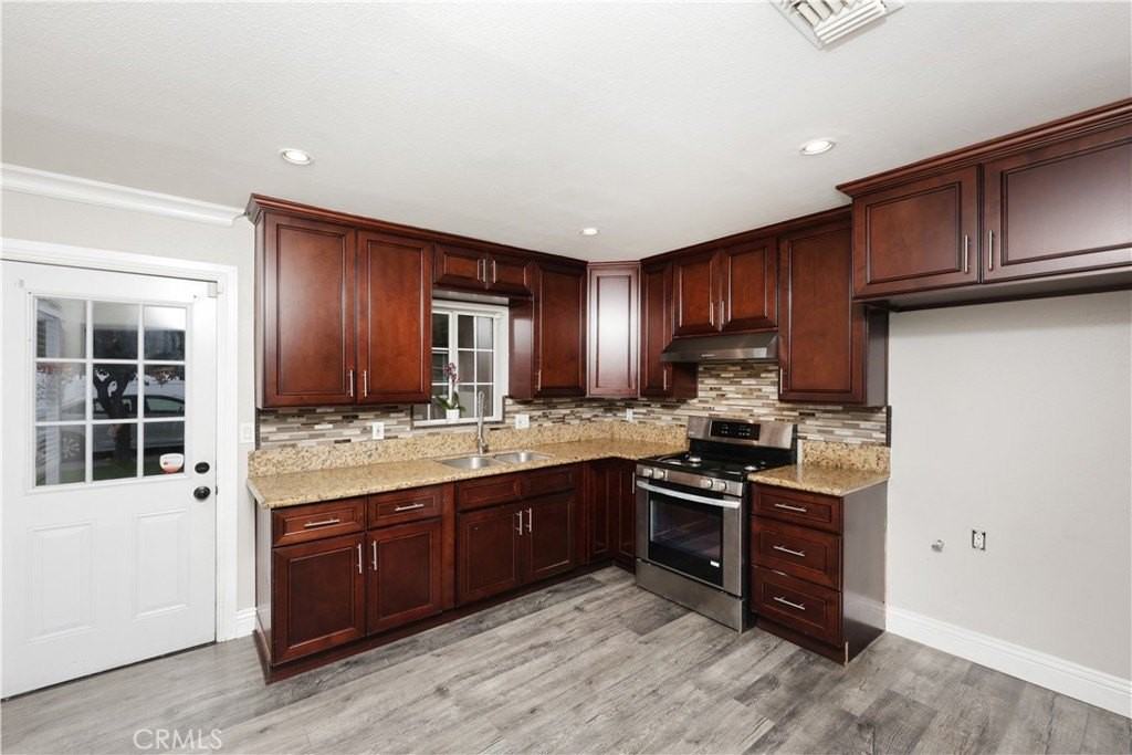 8740 Byers St - Photo 7 of 24