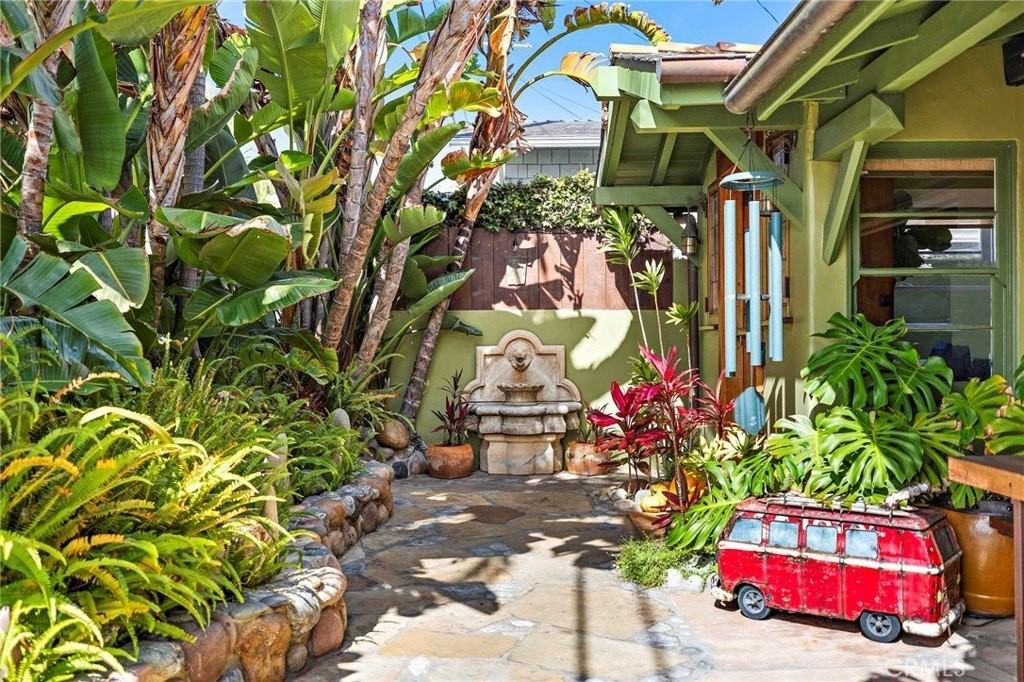 773 Saint Anns Dr - Photo 2 of 39