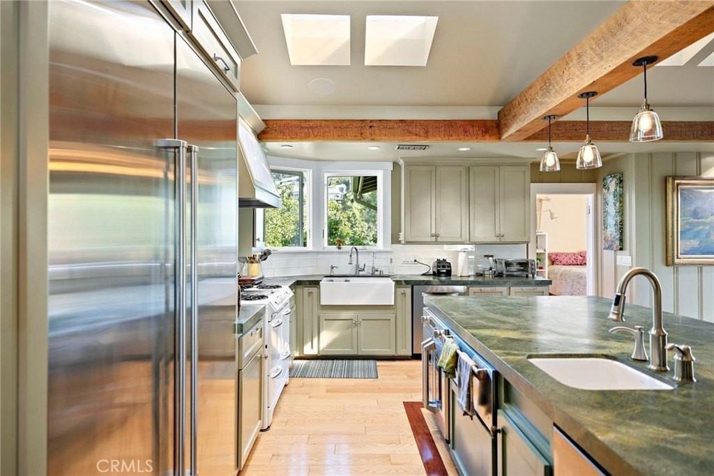 773 Saint Anns Dr - Photo 6 of 39