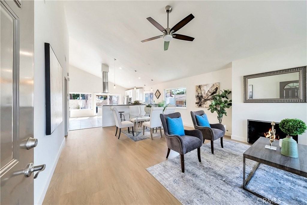 3482 Almond St - Photo 4 of 35