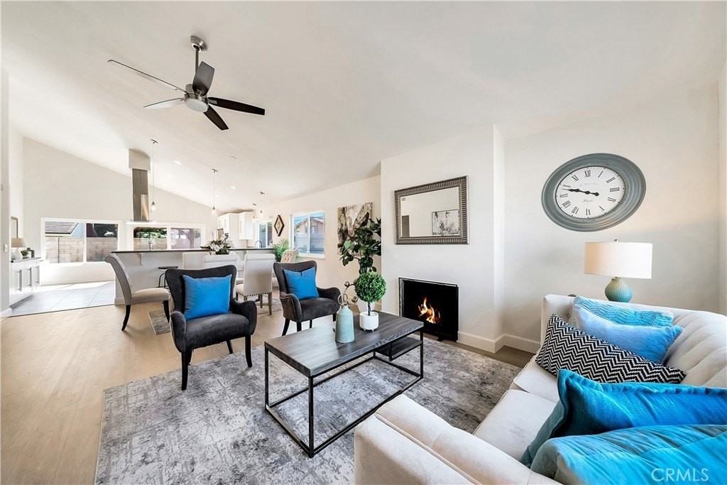 3482 Almond St - Photo 5 of 35