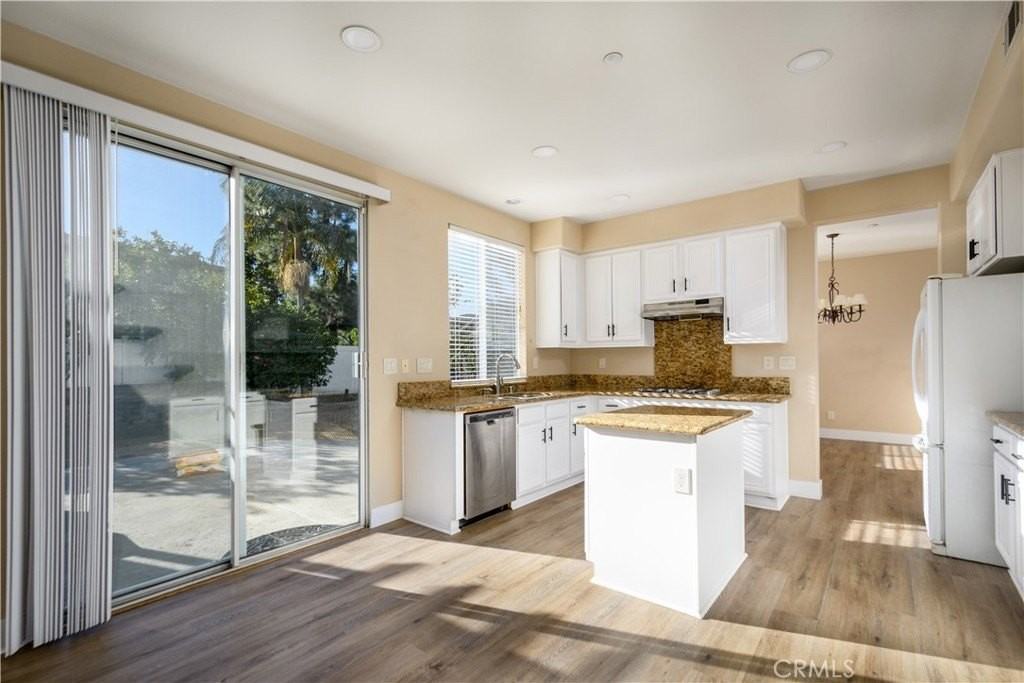 4280 Riverfield Ct - Photo 7 of 36