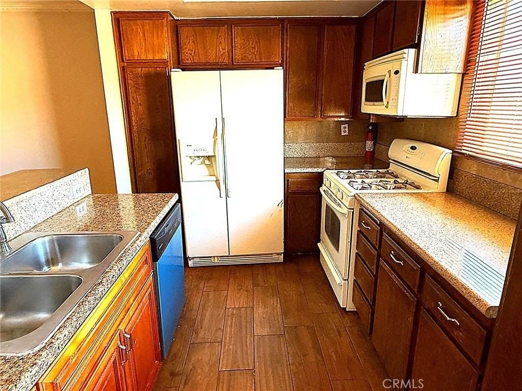 13623 Valerio St #C - Photo 3 of 14