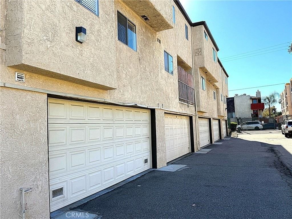 13623 Valerio St #C - Photo 5 of 14