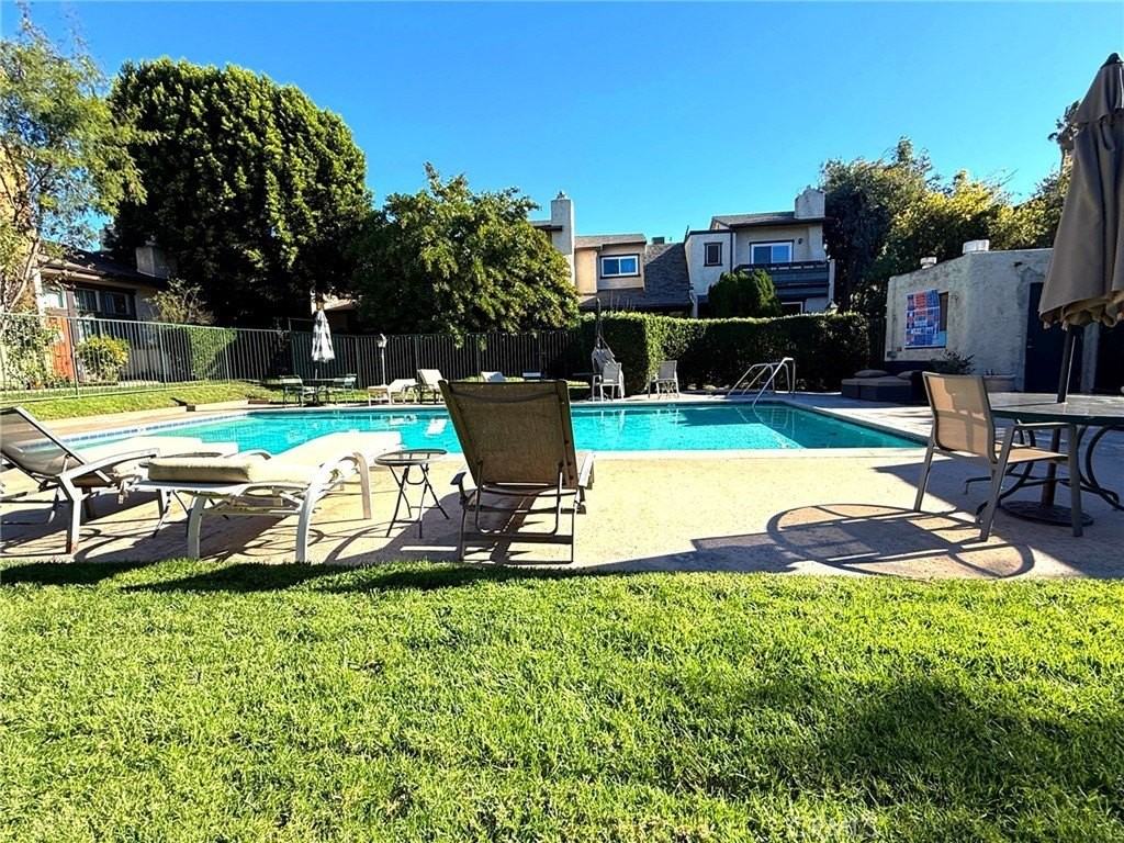 13623 Valerio St #C - Photo 6 of 14