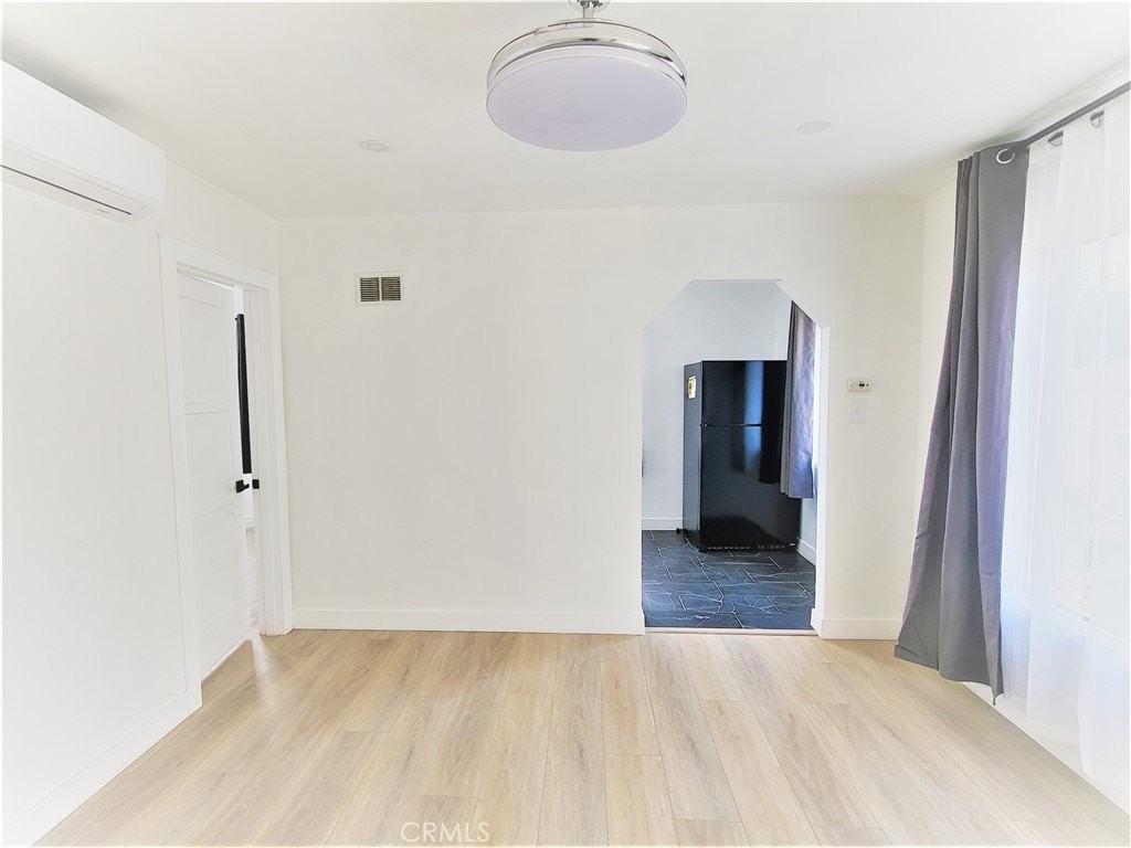 1970 Saint Louis Ave - Photo 5 of 14