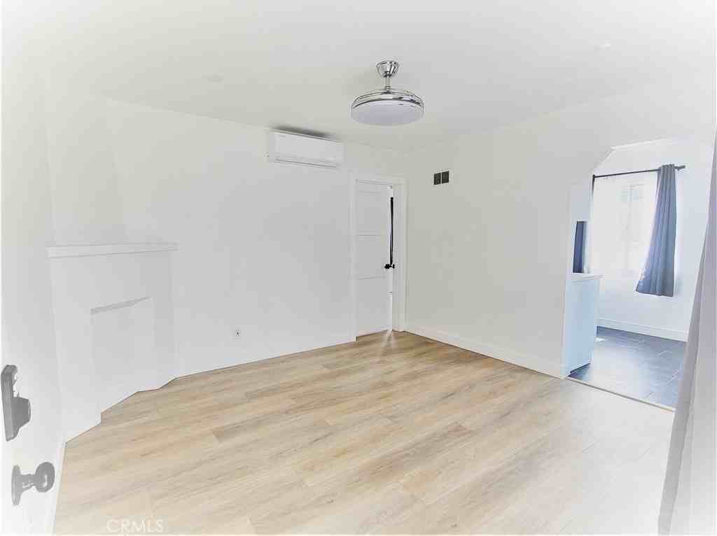 1970 Saint Louis Ave - Photo 6 of 14