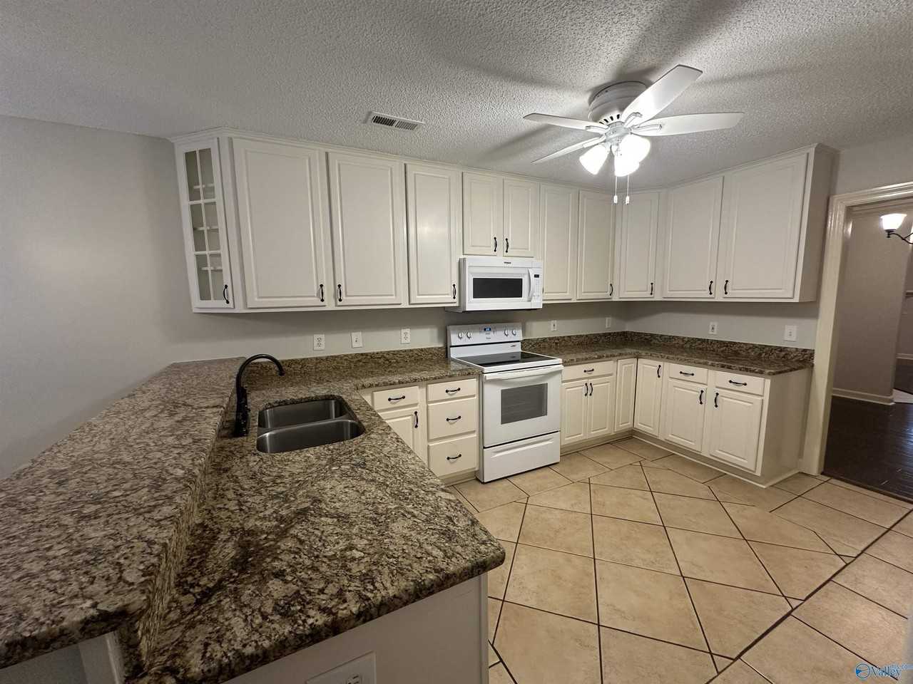 722 Hobbs Rd Se - Photo 5 of 20