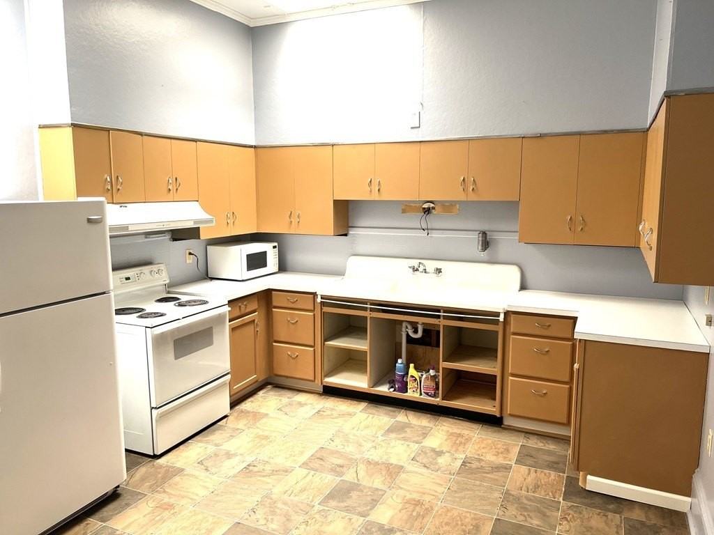 222 Main St - Photo 2 of 7