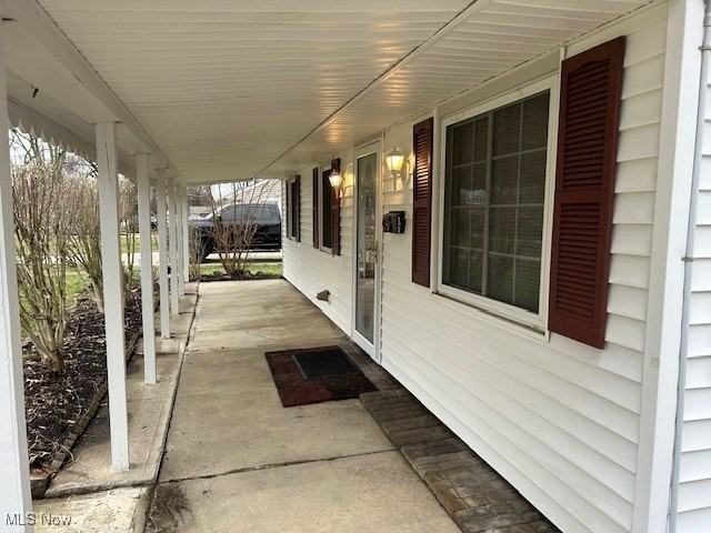 121 Larchwood Dr - Photo 2 of 26