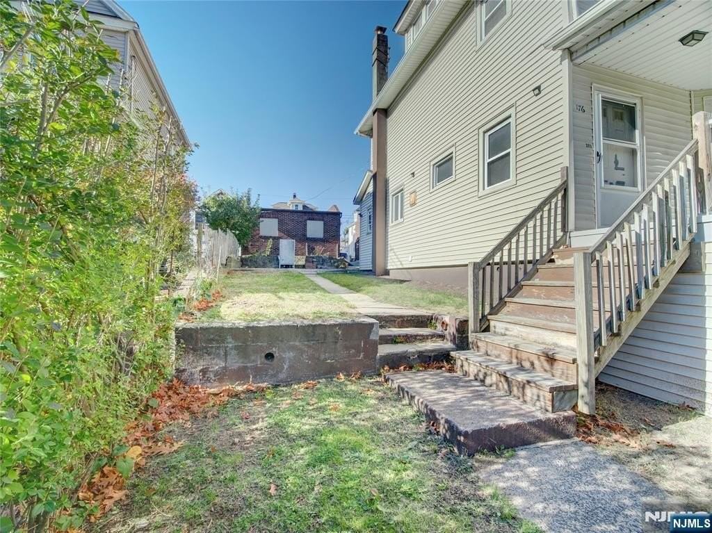 176 Teaneck Rd - Photo 2 of 12