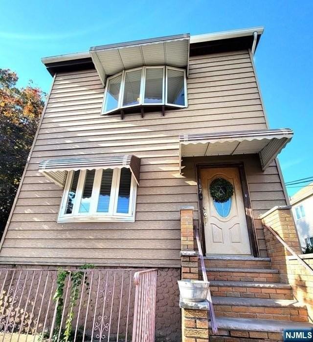 167 Columbia St - Photo 2 of 7