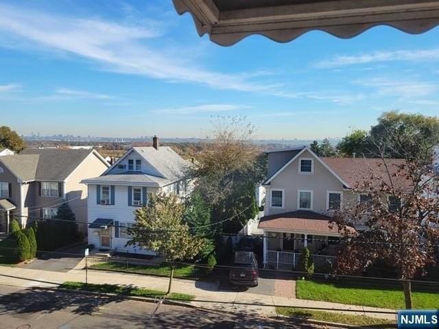 167 Columbia St - Photo 3 of 7