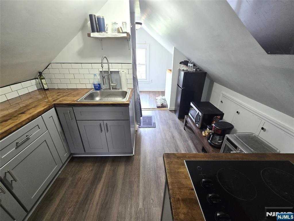 167 Columbia St - Photo 5 of 7