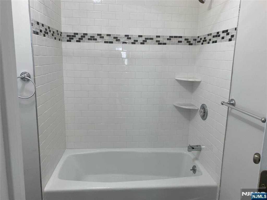 229 Livingston Ave - Photo 6 of 11