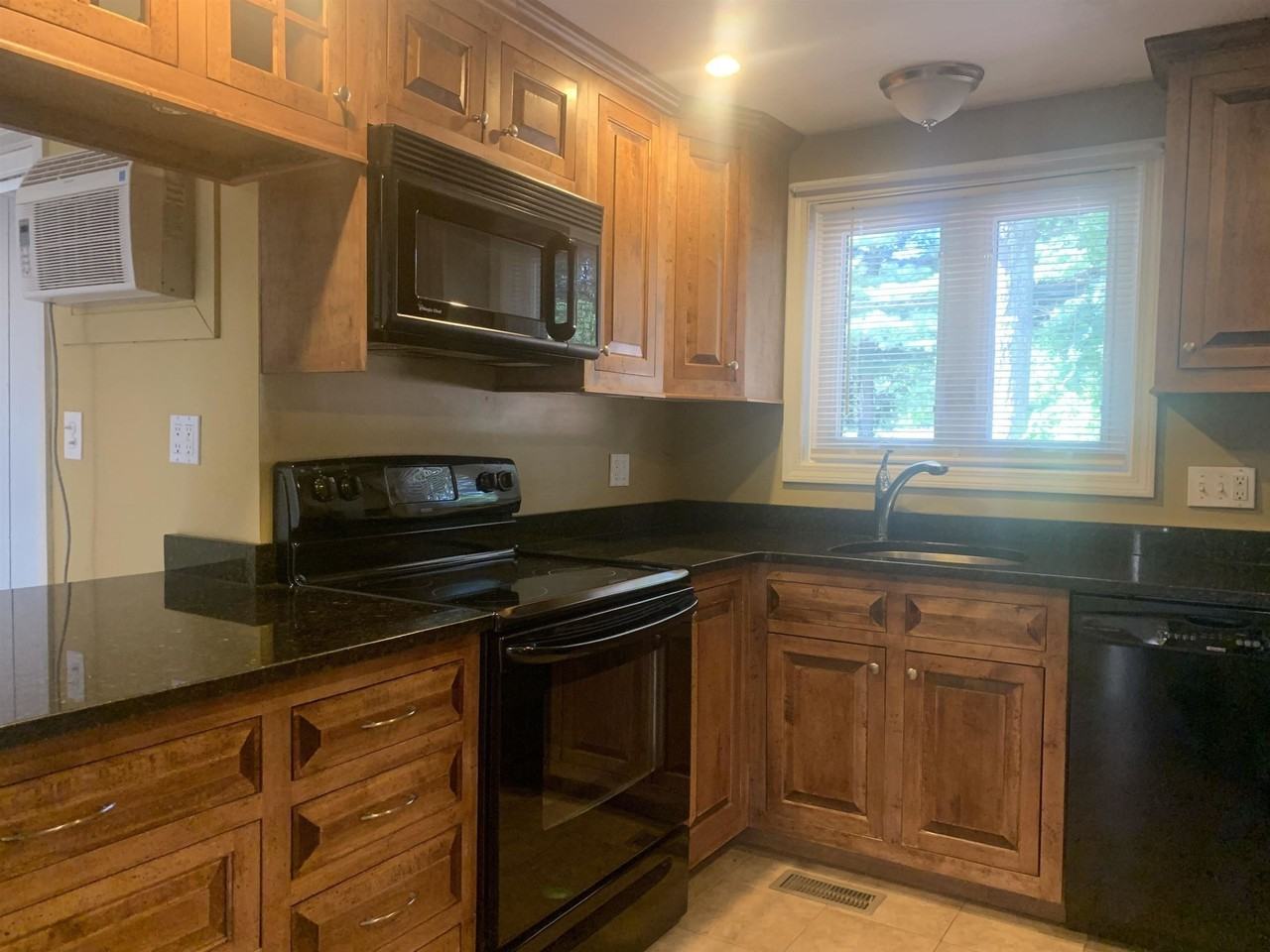 4 Cedarbrook Vlg #B - Photo 7 of 32