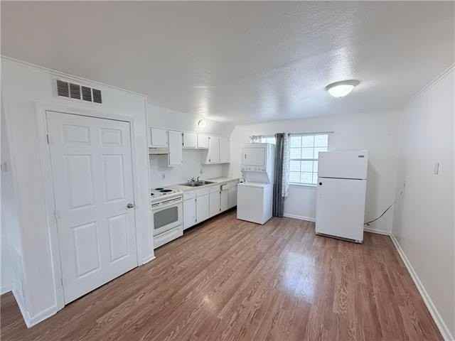 629 Papworth Ave #F - Photo 3 of 8