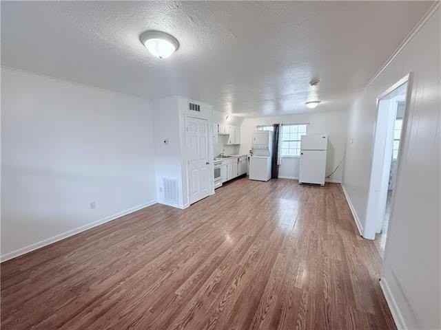 629 Papworth Ave #F - Photo 4 of 8