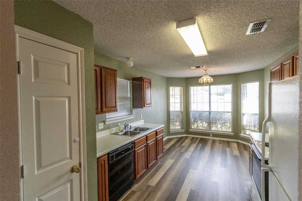 10708 Cobblestone Dr - Photo 4 of 19