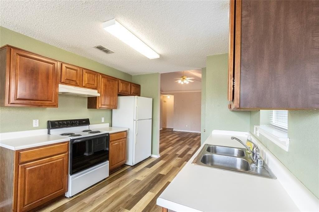 10708 Cobblestone Dr - Photo 6 of 19