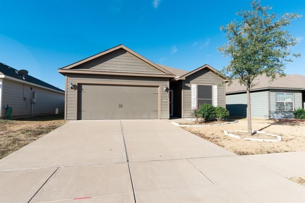 208 Liberty Ln - Photo 2 of 29