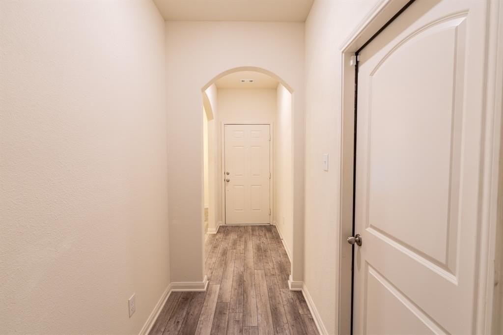 208 Liberty Ln - Photo 4 of 29