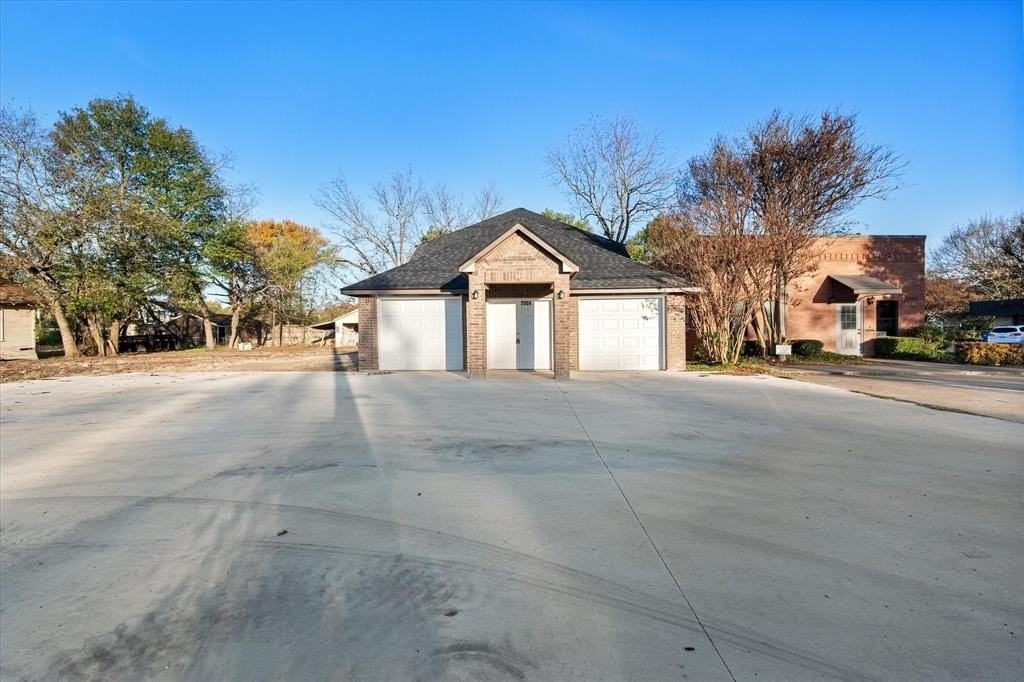 2004 W 2nd Ave - Photo 3 of 31