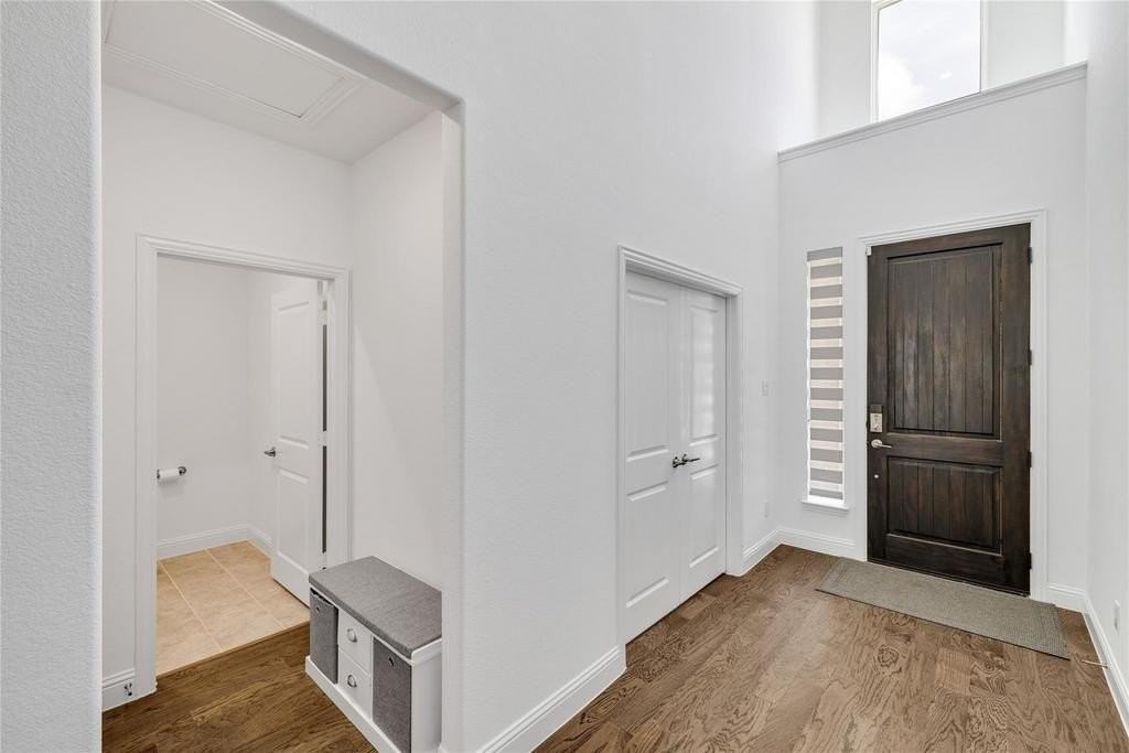 1921 Bristol St - Photo 6 of 38