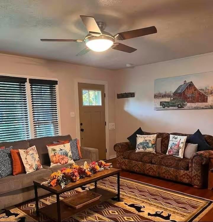 3713 S Hills Ave - Photo 2 of 17