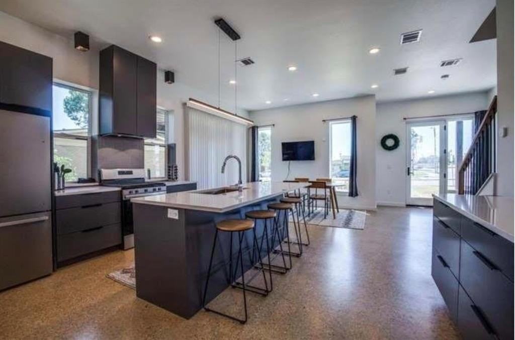 10803 Mandalay Dr - Photo 3 of 19